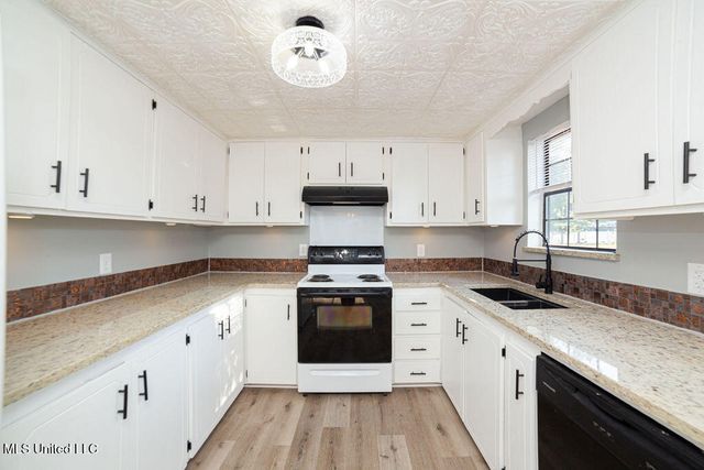 10828 Haena Court, Diamondhead, MS 39525