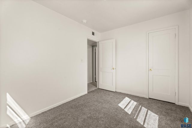 709 S Garfield Ave Ave Avenue, Sioux Falls, SD 57104