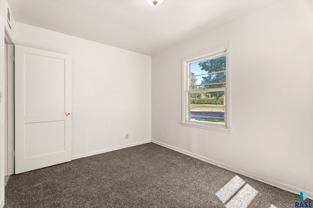 709 S Garfield Ave Ave Avenue, Sioux Falls, SD 57104