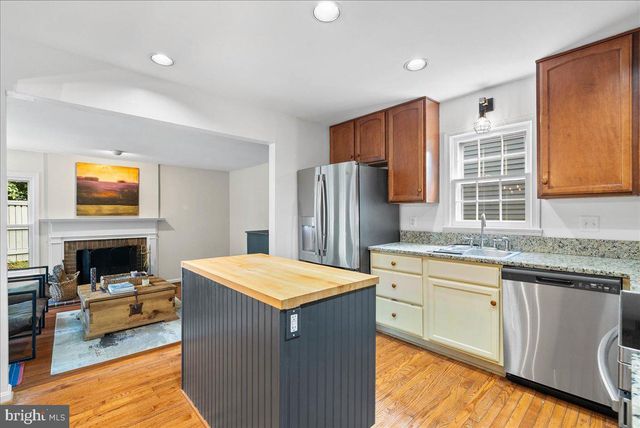 2085 COBBLESTONE LN, Reston, VA 20191