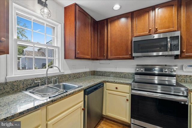 2085 COBBLESTONE LN, Reston, VA 20191