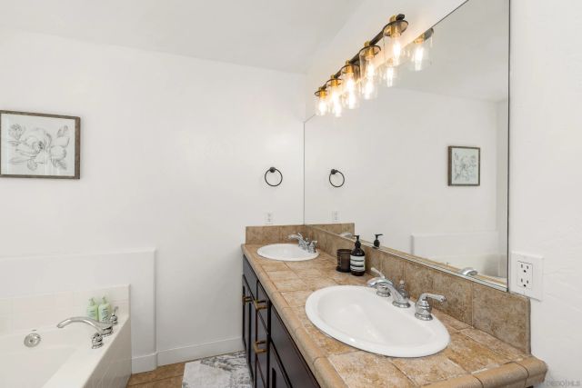 12312 Sunbrite Ln, Lakeside, CA 92040