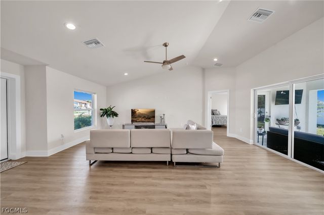 4610 SW 9th PL, Cape Coral, FL 33914