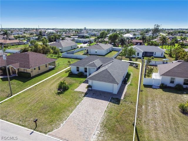 4610 SW 9th PL, Cape Coral, FL 33914