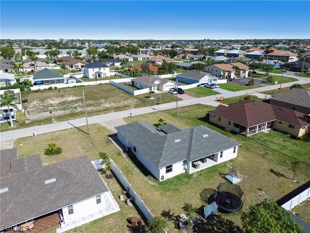 4610 SW 9th PL, Cape Coral, FL 33914