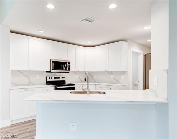 4610 SW 9th PL, Cape Coral, FL 33914