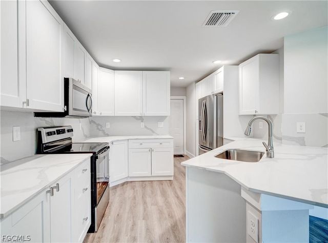 4610 SW 9th PL, Cape Coral, FL 33914