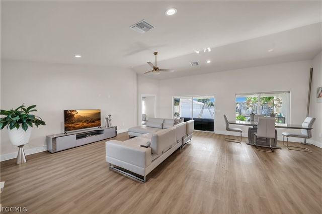 4610 SW 9th PL, Cape Coral, FL 33914