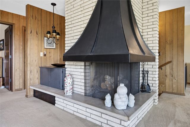 21 Fairview Knoll NE, Iowa City, IA 52240