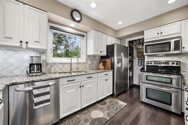 21 Fairview Knoll NE, Iowa City, IA 52240