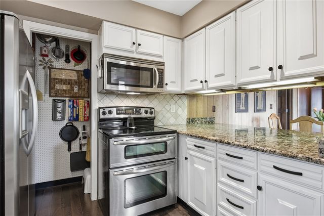 21 Fairview Knoll NE, Iowa City, IA 52240