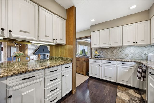21 Fairview Knoll NE, Iowa City, IA 52240
