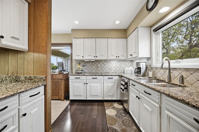 21 Fairview Knoll NE, Iowa City, IA 52240