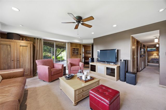 21 Fairview Knoll NE, Iowa City, IA 52240