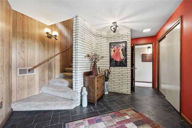 21 Fairview Knoll NE, Iowa City, IA 52240