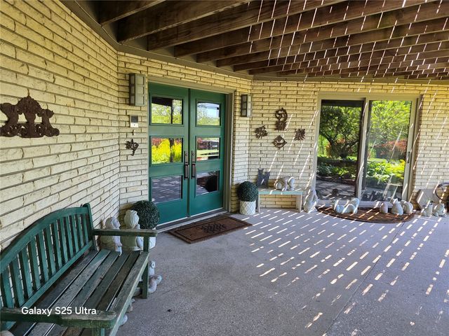 21 Fairview Knoll NE, Iowa City, IA 52240