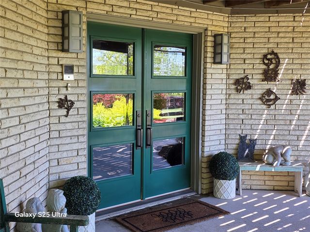 21 Fairview Knoll NE, Iowa City, IA 52240
