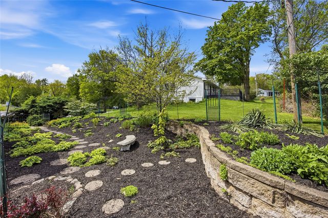21 Fairview Knoll NE, Iowa City, IA 52240