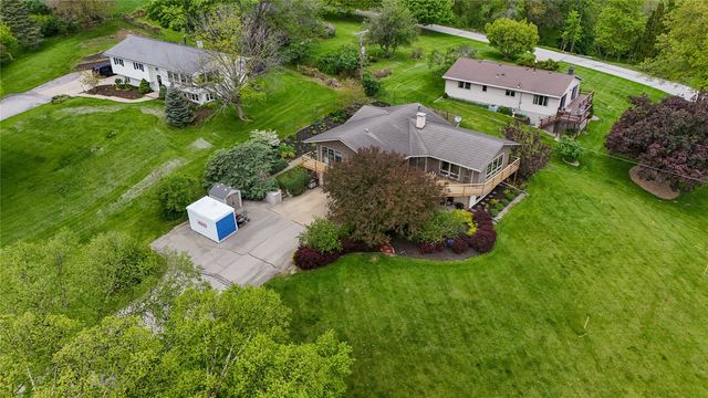 21 Fairview Knoll NE, Iowa City, IA 52240
