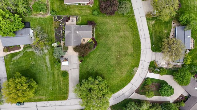21 Fairview Knoll NE, Iowa City, IA 52240