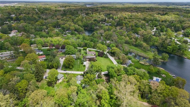 21 Fairview Knoll NE, Iowa City, IA 52240