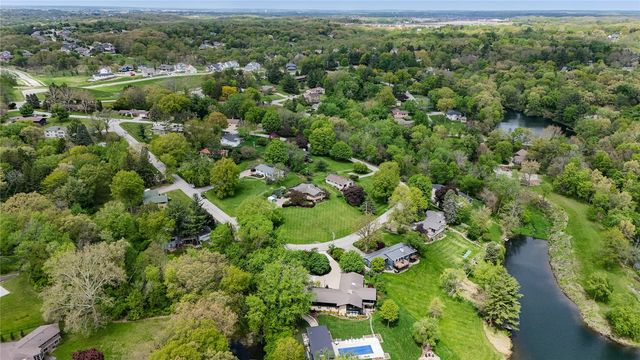 21 Fairview Knoll NE, Iowa City, IA 52240
