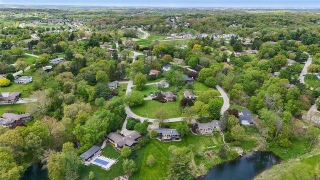 21 Fairview Knoll NE, Iowa City, IA 52240