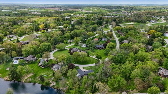 21 Fairview Knoll NE, Iowa City, IA 52240