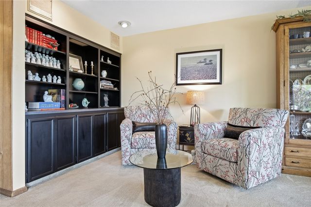 21 Fairview Knoll NE, Iowa City, IA 52240