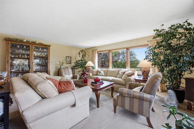 21 Fairview Knoll NE, Iowa City, IA 52240