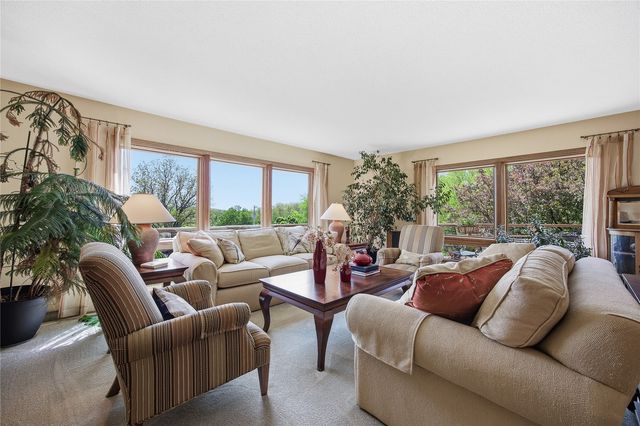 21 Fairview Knoll NE, Iowa City, IA 52240