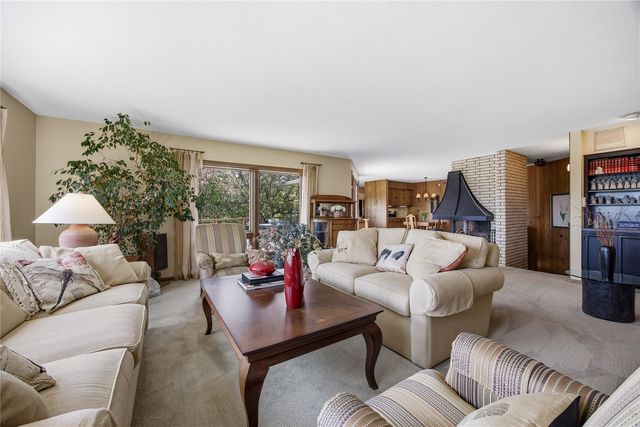 21 Fairview Knoll NE, Iowa City, IA 52240