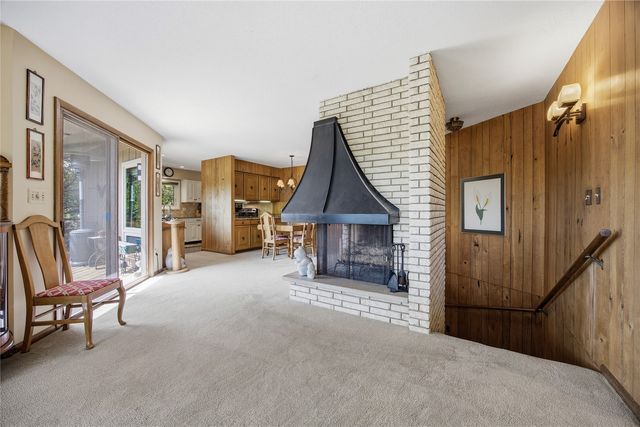 21 Fairview Knoll NE, Iowa City, IA 52240