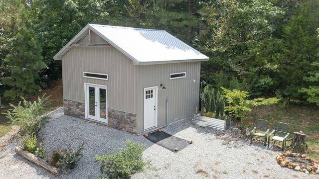 317 McDuff Ln, Camden, TN 38320