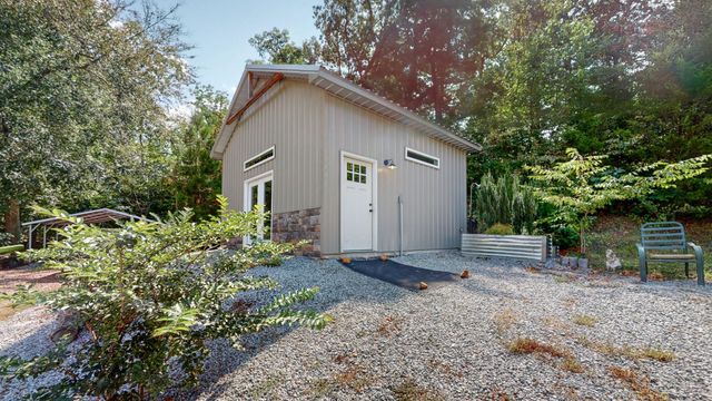 317 McDuff Ln, Camden, TN 38320