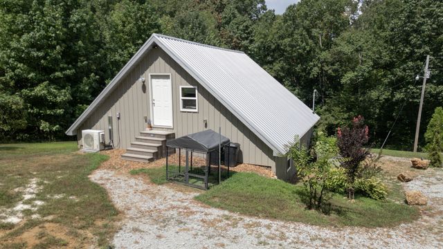 317 McDuff Ln, Camden, TN 38320