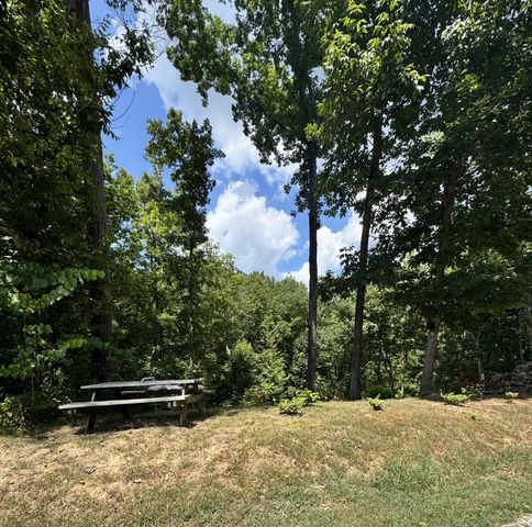 317 McDuff Ln, Camden, TN 38320