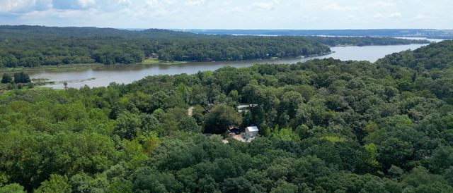317 McDuff Ln, Camden, TN 38320