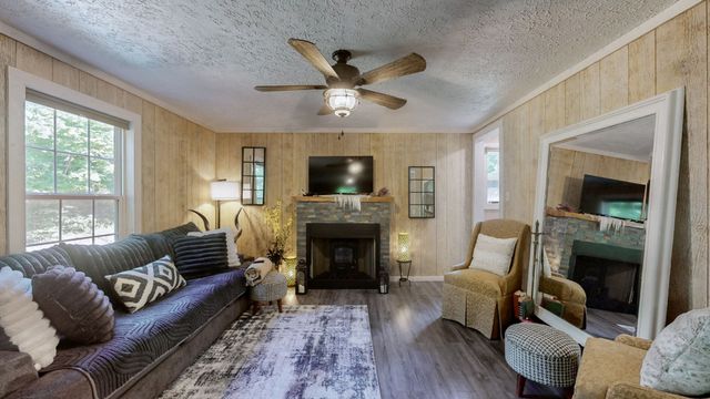 317 McDuff Ln, Camden, TN 38320