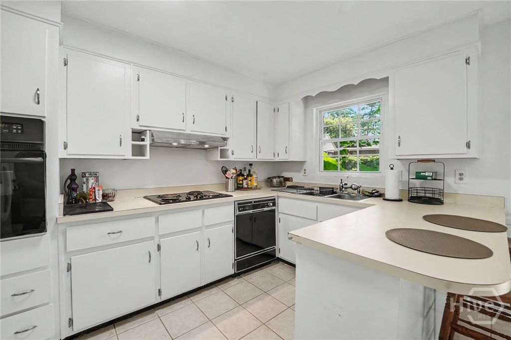 Image 15 of property listing at 9231 Garland Drive, Savannah, GA 31406