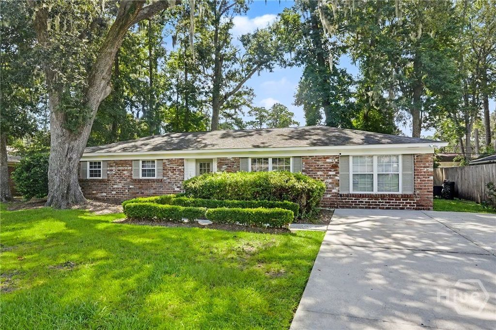 Image 2 of property listing at 9231 Garland Drive, Savannah, GA 31406