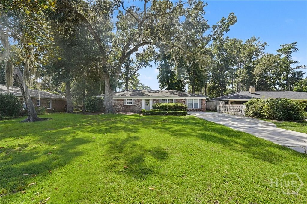 Image 4 of property listing at 9231 Garland Drive, Savannah, GA 31406