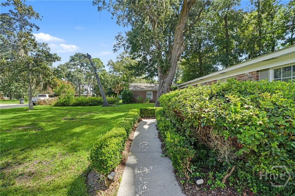 Image 5 of property listing at 9231 Garland Drive, Savannah, GA 31406