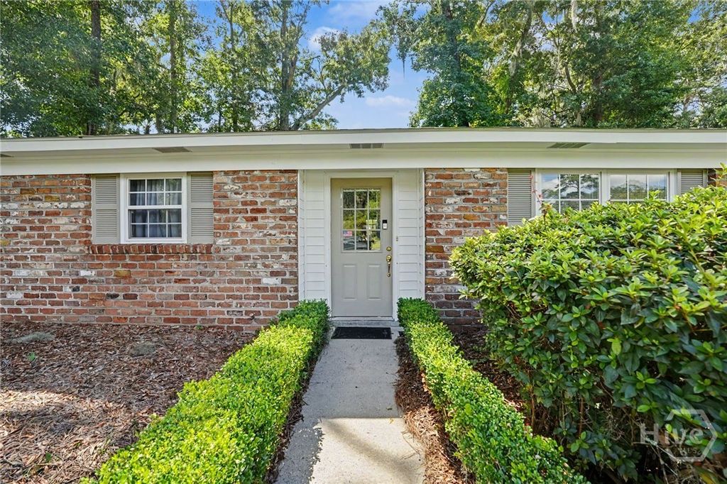 Image 6 of property listing at 9231 Garland Drive, Savannah, GA 31406