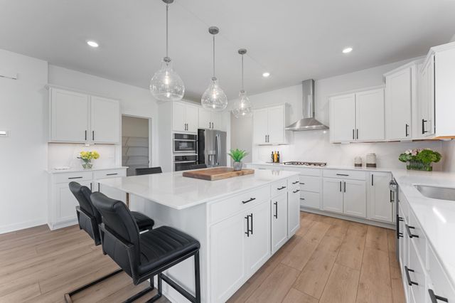 8887 Binder Way, Woodbury, MN 55129