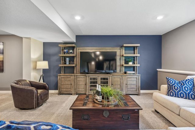 8887 Binder Way, Woodbury, MN 55129