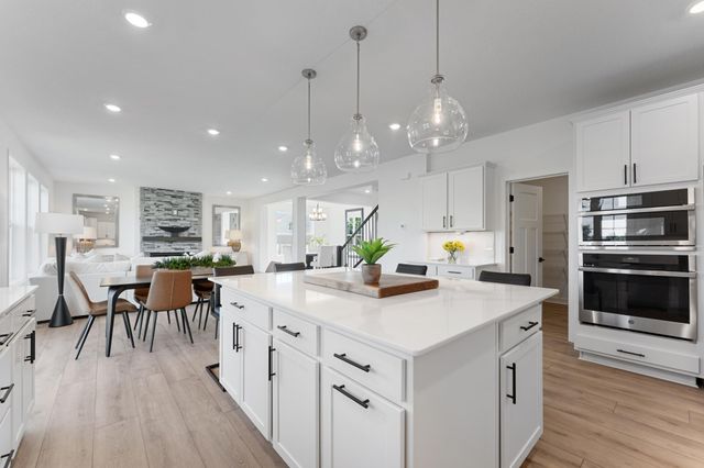 8887 Binder Way, Woodbury, MN 55129