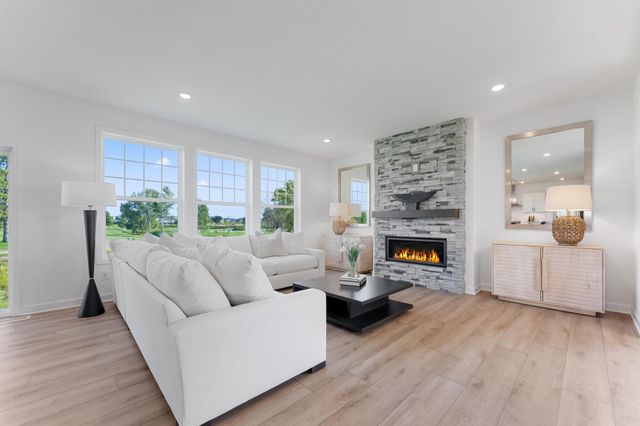 8887 Binder Way, Woodbury, MN 55129