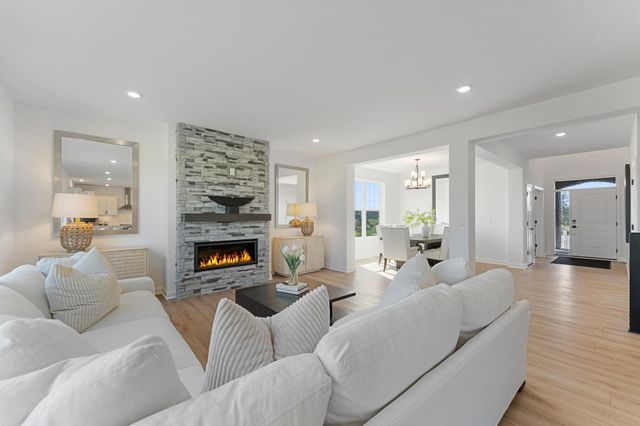 8887 Binder Way, Woodbury, MN 55129