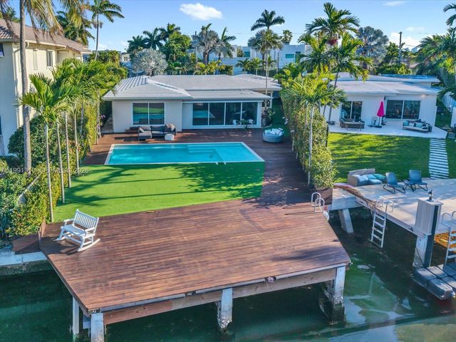 1277 Biscaya Dr, Surfside, FL 33154